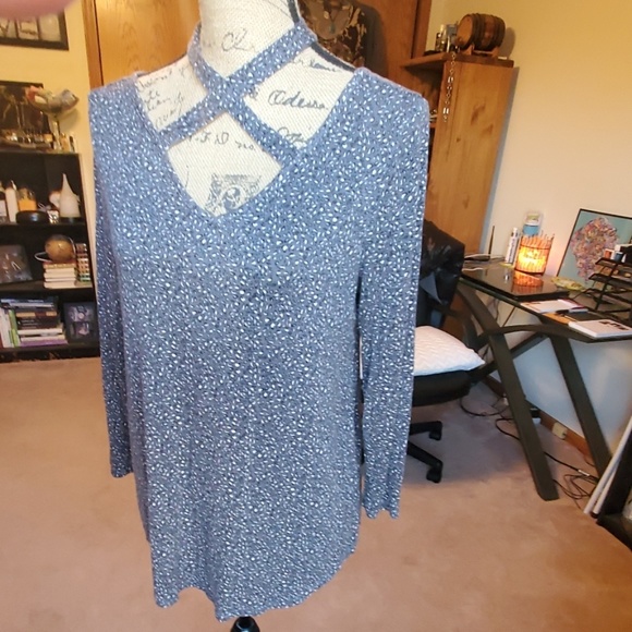 Maurices 24/7 grey animal print blouse size Medium - Picture 4 of 8